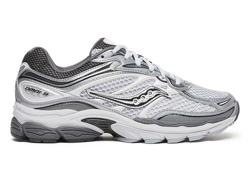 Image de la Saucony ProGrid Omni 9 Microchip, sneaker grise en mesh avec renforts métallisés argent/graphite et semelle technique ProGrid.